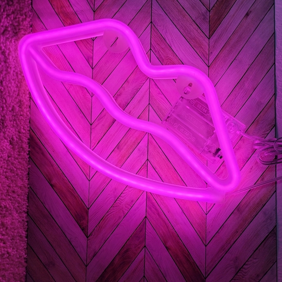 💋Pink Lips Neon Sign - Picture 3 of 12